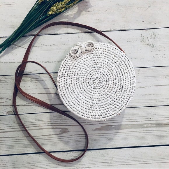 🌴WHITE LARGER BALI KNOT CLOSURE RATTAN-STRAW BAG - Picture 4 of 5